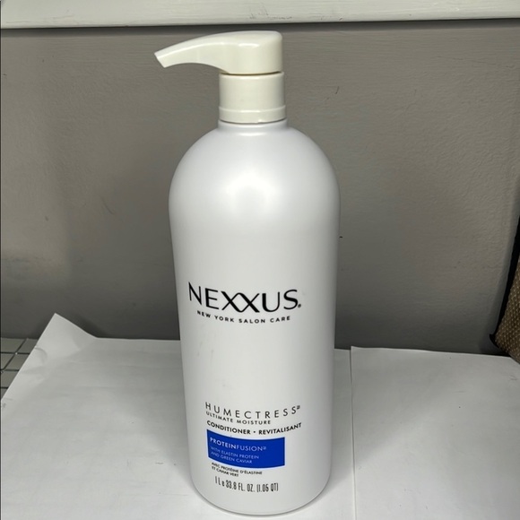 Nexxus Humectress Ultimate Moisture Conditioner 33.8oz - New Unused - Picture 1 of 2